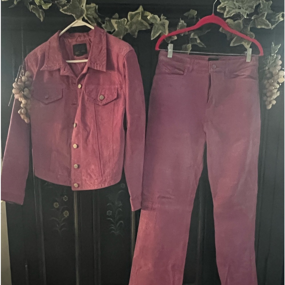 Women’s hot pink suede outfit, pants and jacket brand new, never worn size large